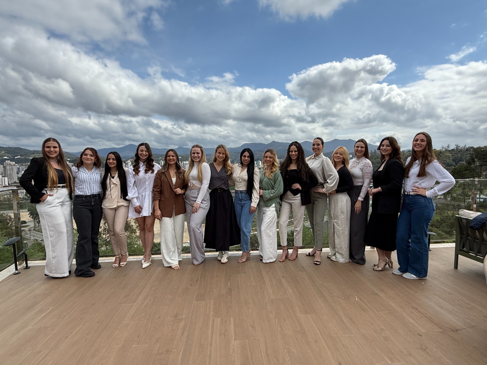 Candidatas à realeza da 39ª Fenarreco participam do primeiro compromisso oficial